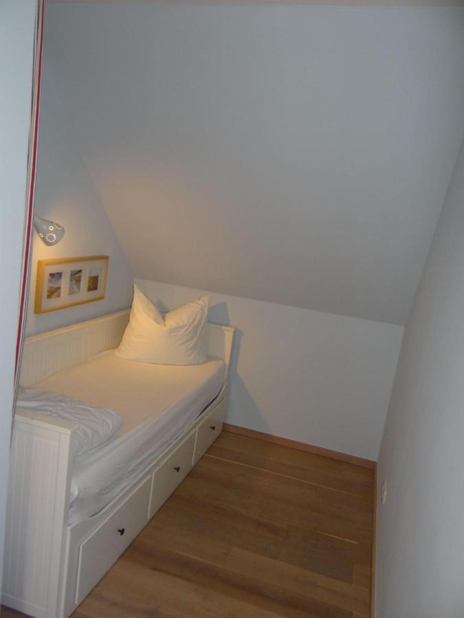 Ferienwohnung-Dg-Im-Reetdachhaus-Im-Ort-Welt  Kültér fotó